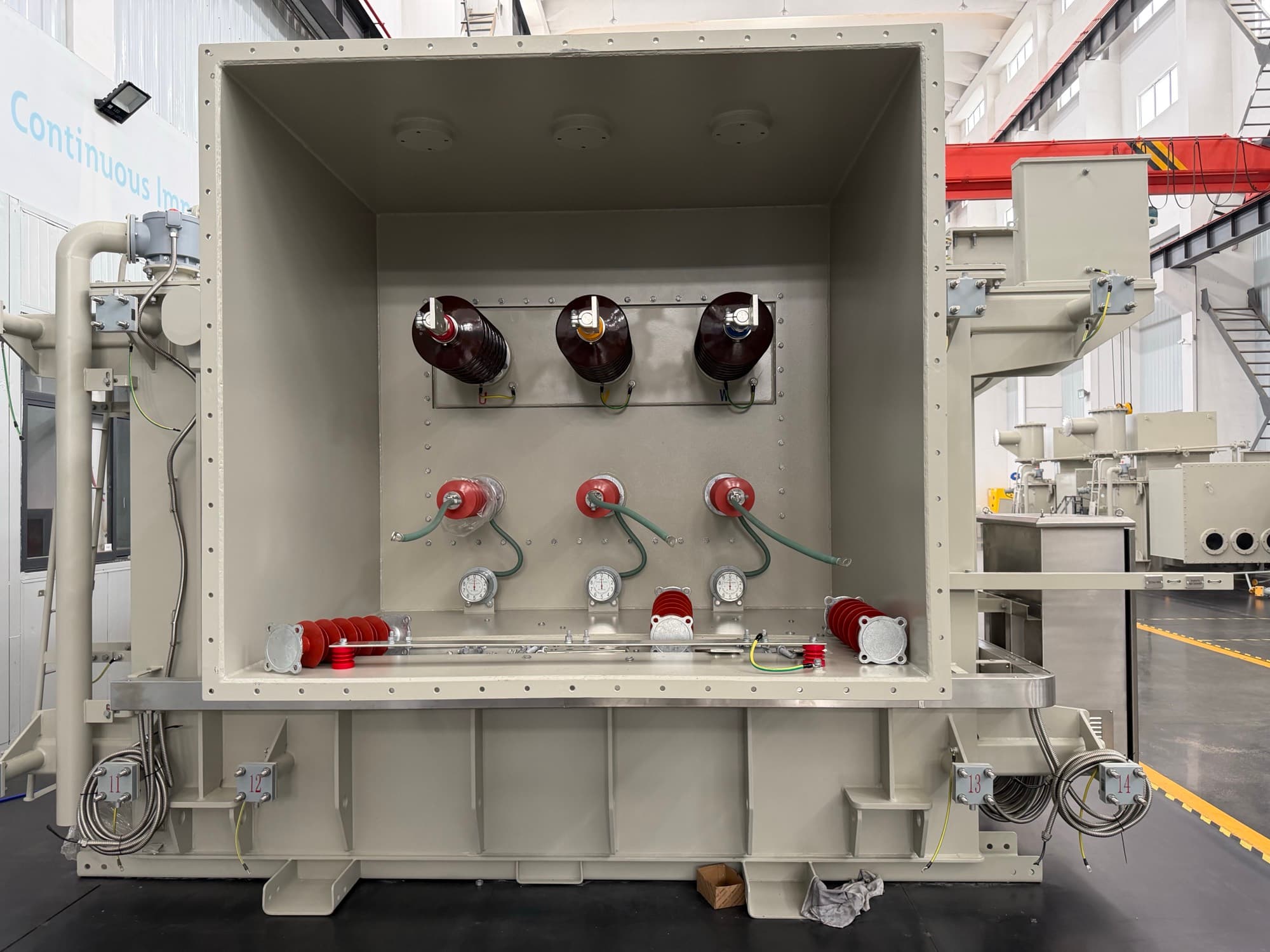 High-voltage compartment of a pad-mounted transformer